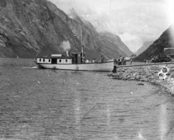 "D/S Eikesdal" på Eikesdalsvatnet. ca 1936. (Eier: Inger Hel
