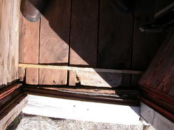 Tverrberghytta ."Dørstokk og nye gulvbord må til"