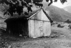 Kvern bygd av Torstein Oppigard omkring 1905..Murerarbeidet 