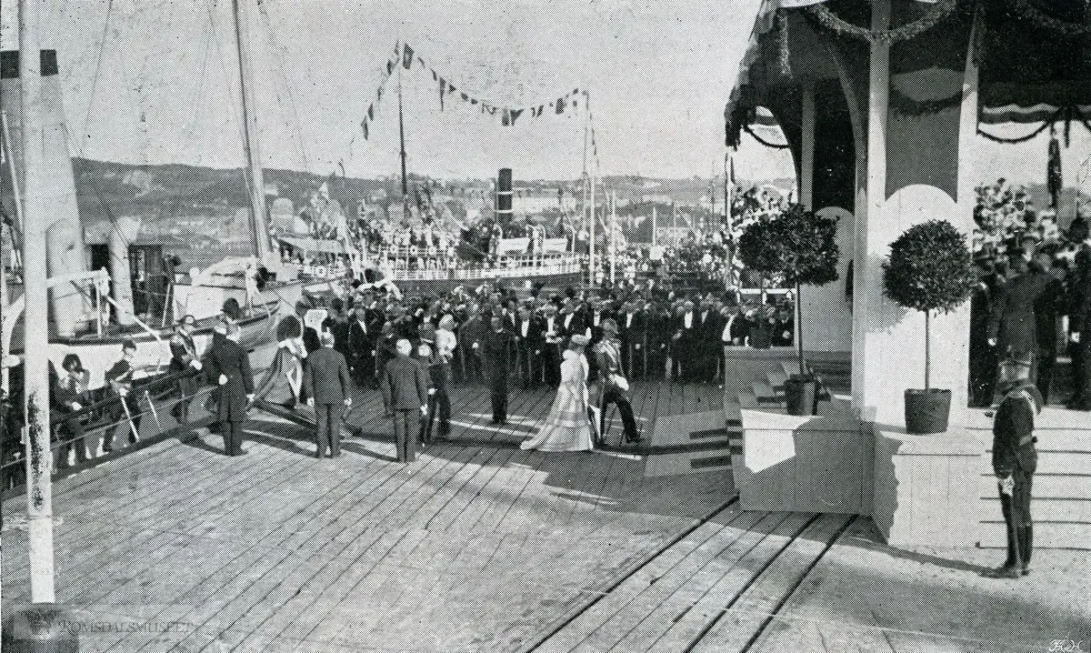 Fra Kroningsreisen i 1906..De kongeliges ankomst til Trondheim.