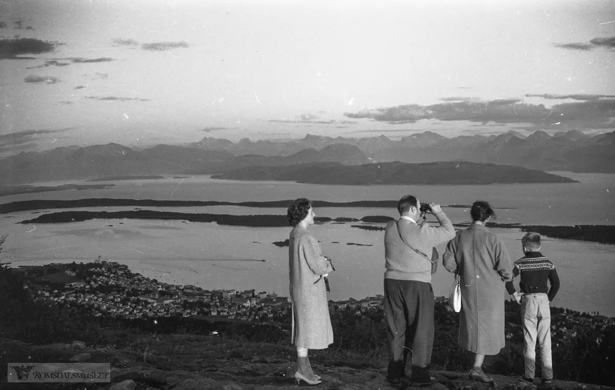 Molde by sett fra nord. .(Negativrull merket "August 1961. Lilly og Sven").