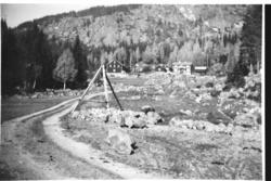 Landskap,stubbebrytar,låve og bolighus.