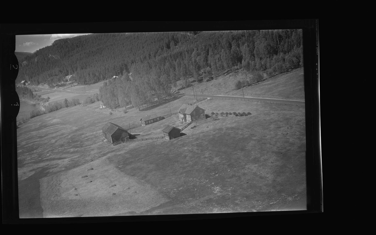 Flyfoto,Rudningen på Rotneim.
Låve,stabbur,tømmerbygnad.