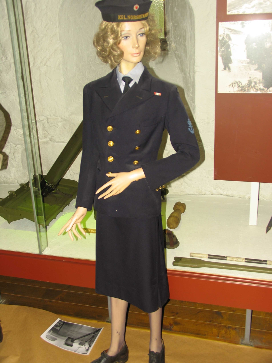 Uniform, kvinner i sjøforsvaret - Forsvarets museer / DigitaltMuseum