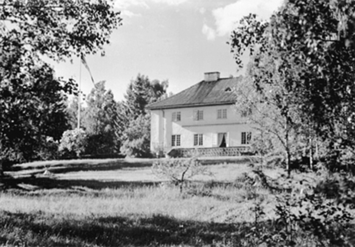 Hamar, Aluvegen 42, Lilleajervegen 4, Hamarhus, tegnet av arkitektikt Ole Øvergaard i1923 for Georg Jacob Stousland som var ingeniør og direktør for Melkefabrikken på Hamar