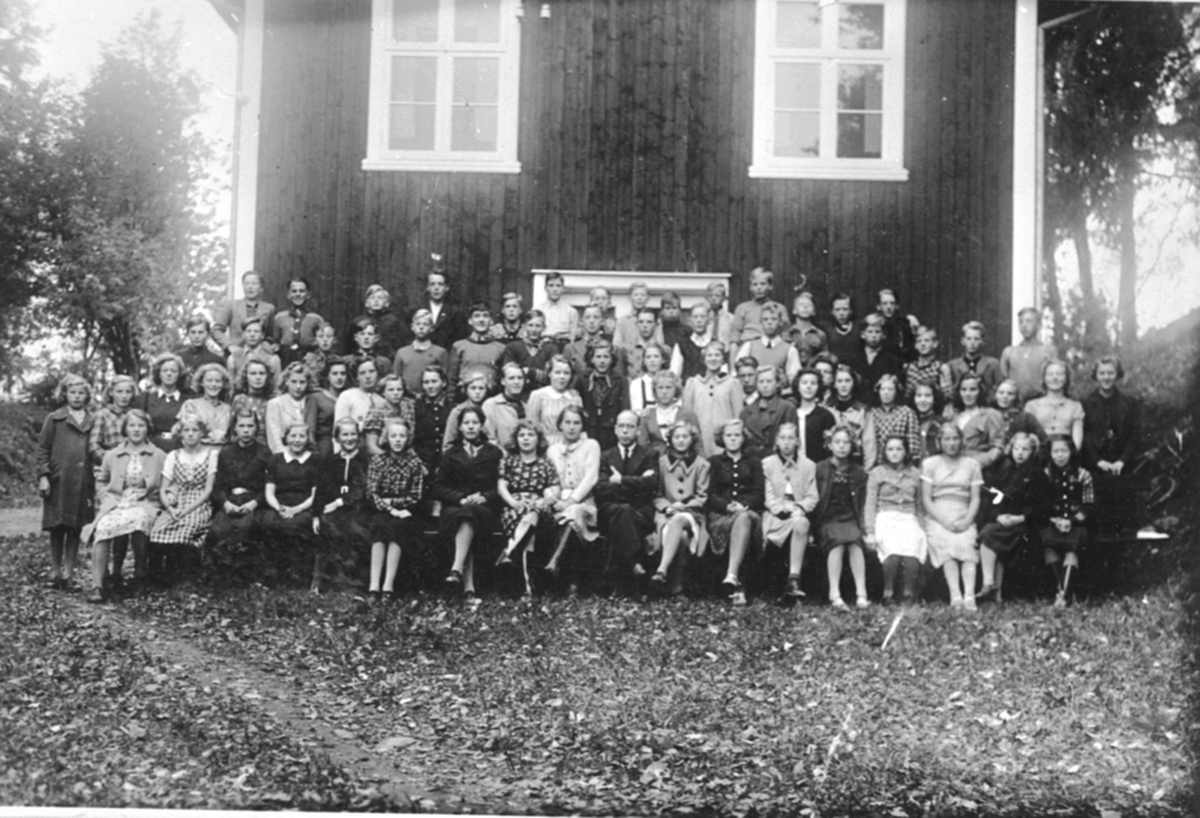 Elever og lærere ved Fagerlund skole, Brumunddal.