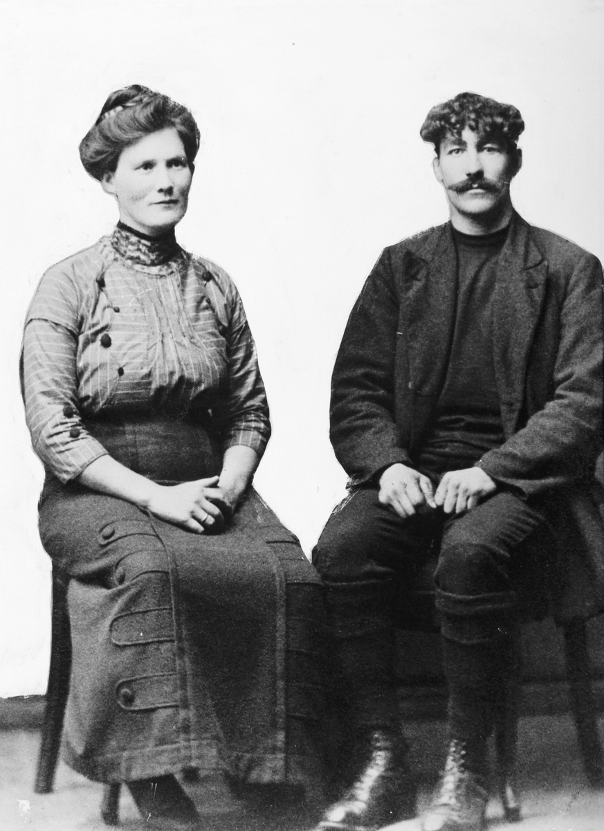 Anne Marie og Kristoffer Hansen, Lindstadsveen, Stange. Kristoffer hjalp russiske krigsfanger og døde senere i tysk fangenskap.