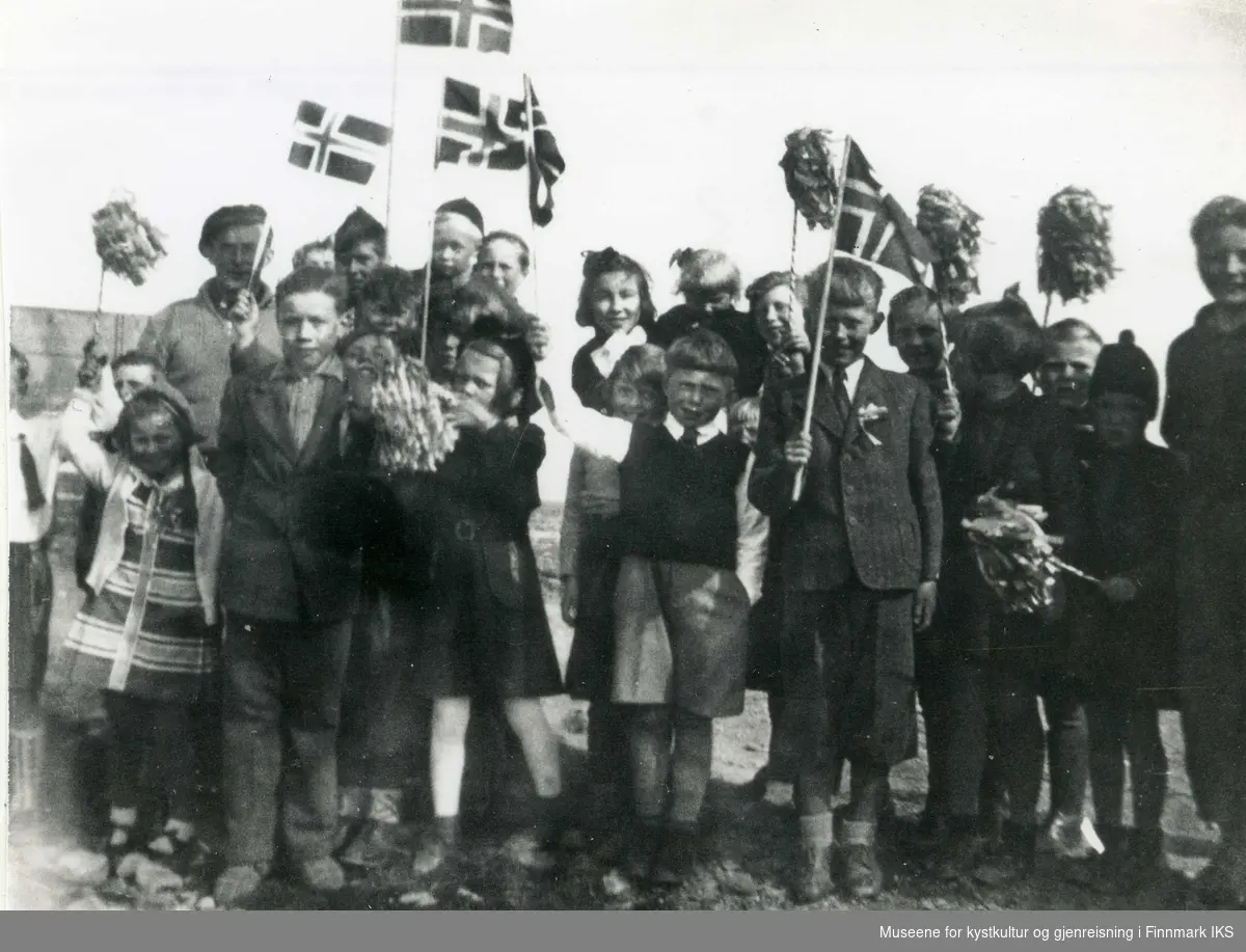 Barnetoget 17. mai i Gamvik 1947 eller 48