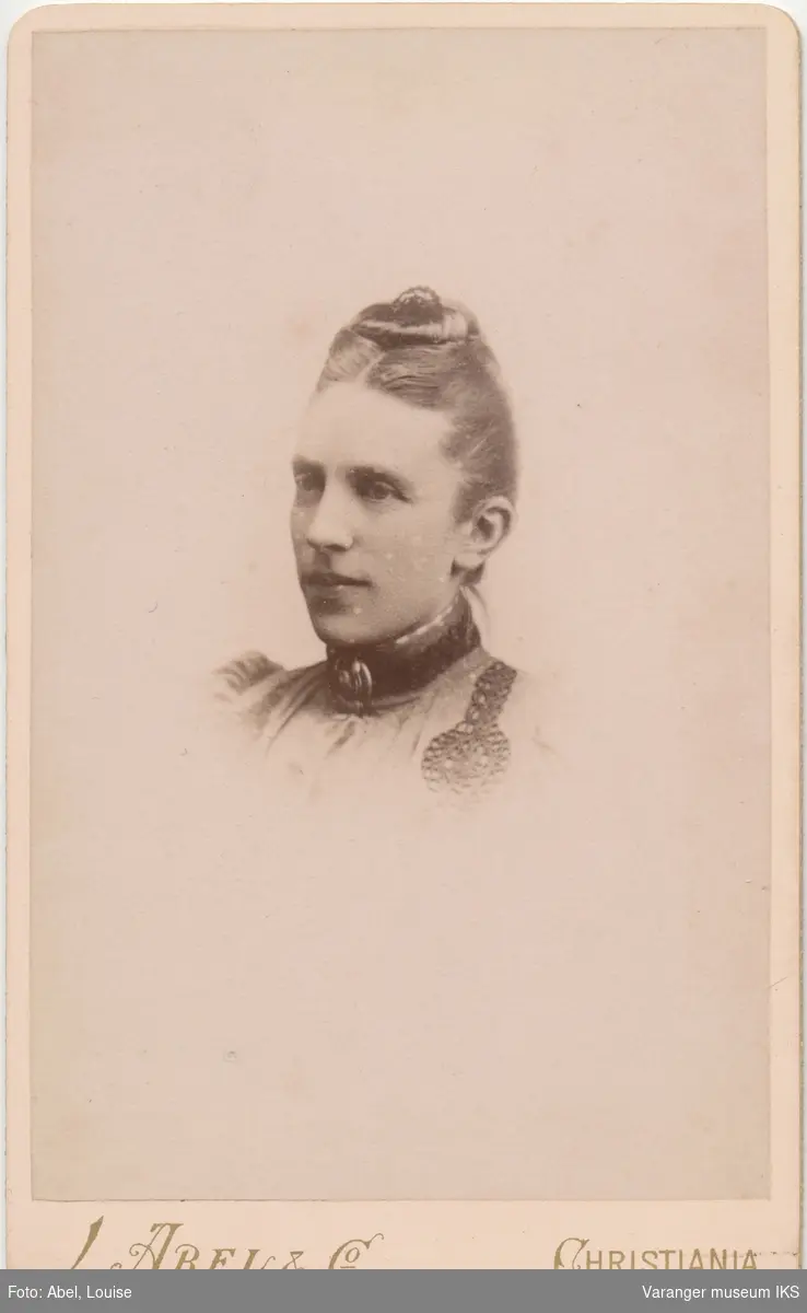 Portrett, Josefine Gundersen