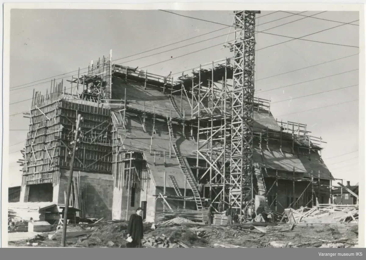 Vardø kirke under bygging, 1957