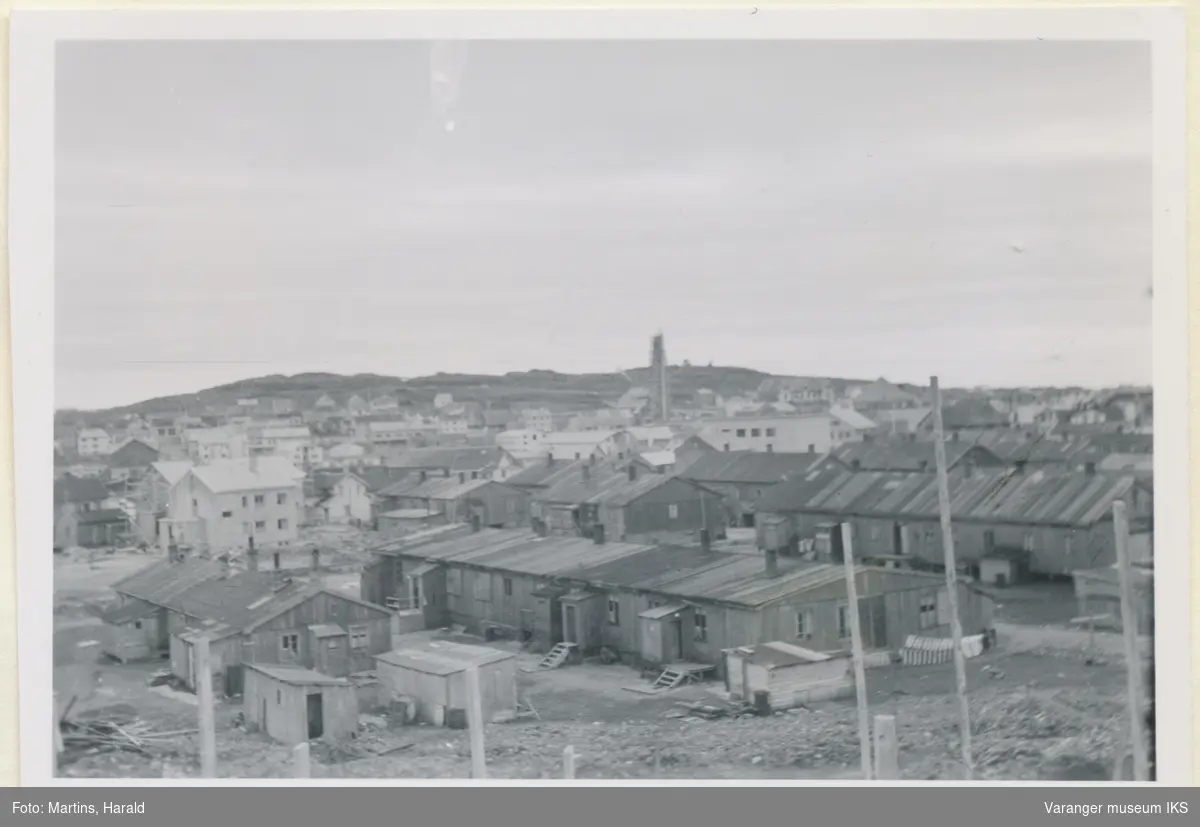 Brakkebyen "Belsen," sett fra sykehustomten, oktober 1956