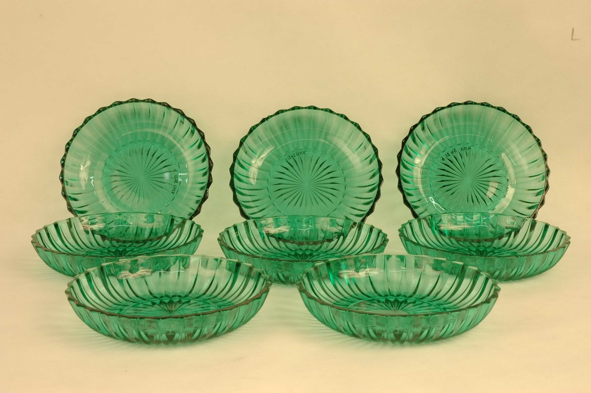 Dessertskåler i grønt pressglass