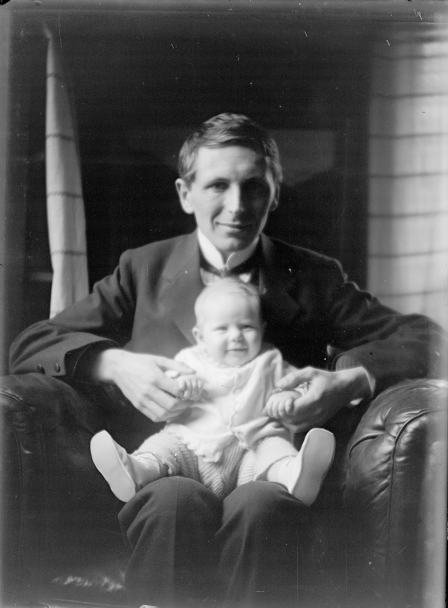 Olav Holm med dotter Herborg.