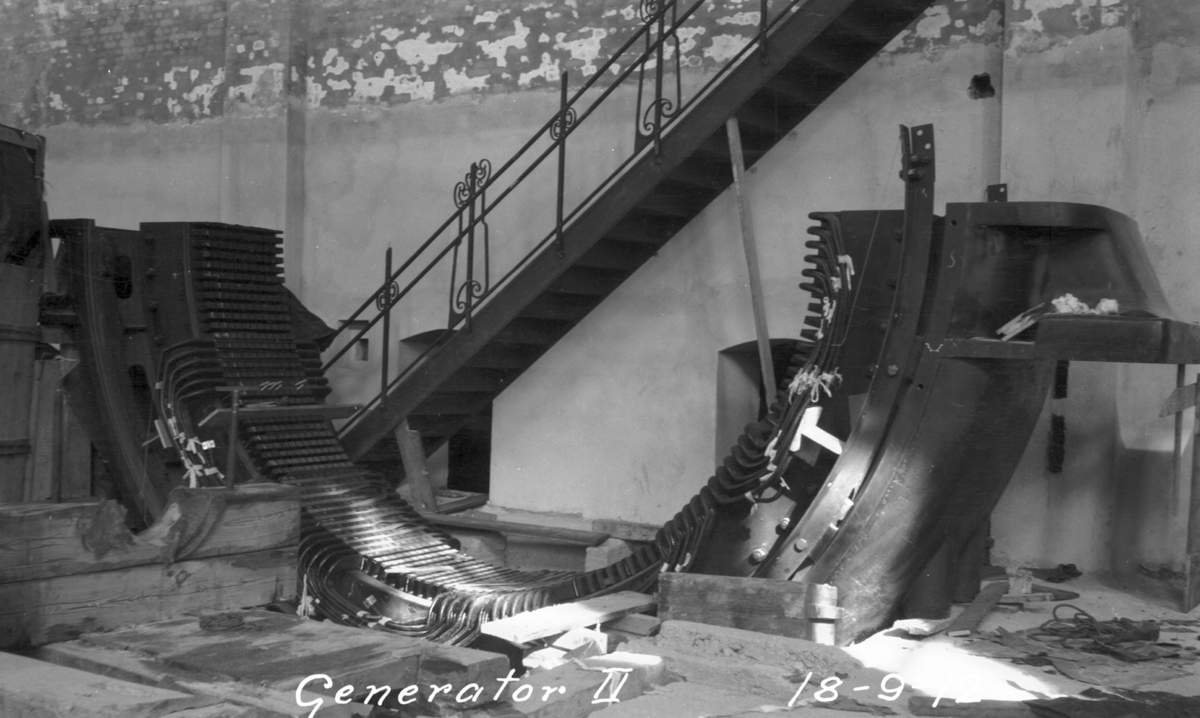 Generator II under montering i Tysso I kraftstasjon.