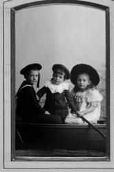 Tre søsken Thams, Marentius (Ma), Christian Wilhelm og Astri