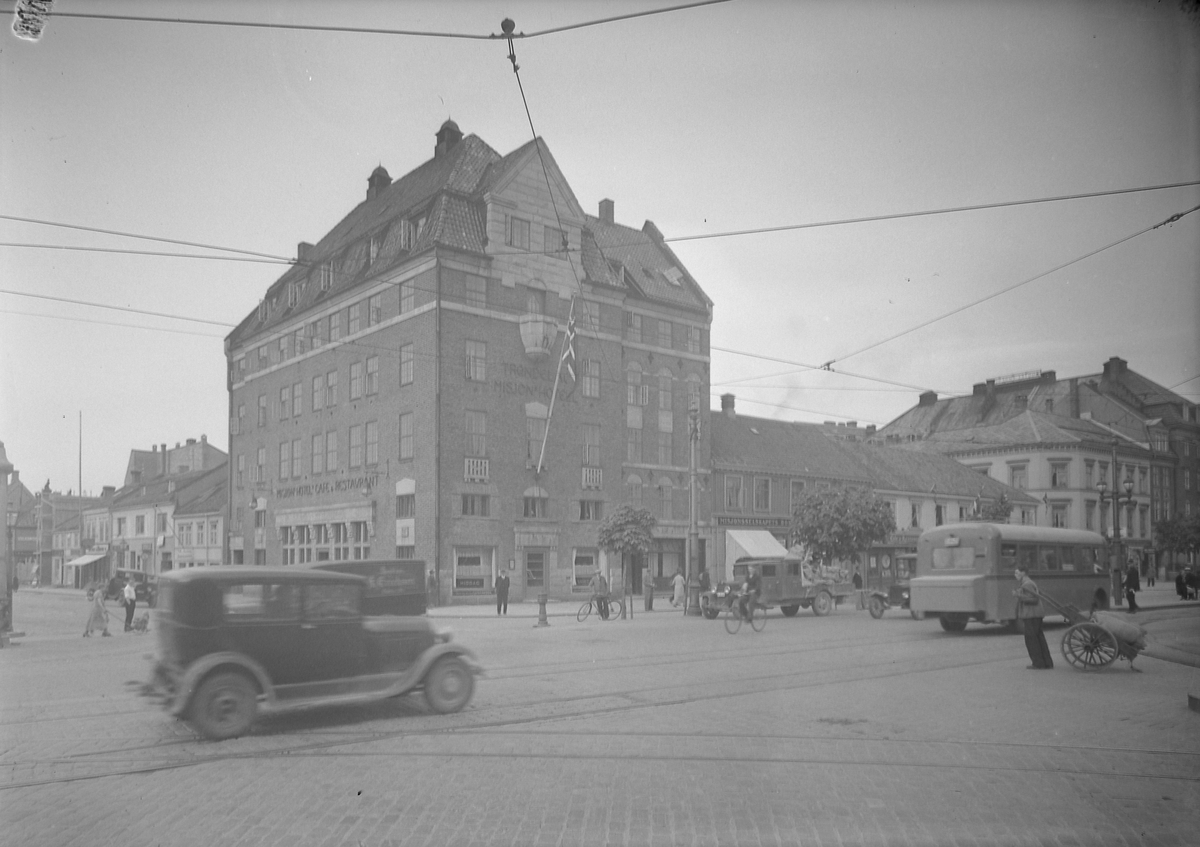 Prinsenkrysset med Trøndelag Misjonshotell (tidligere Grand Hotel)