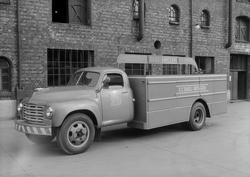 Kjøretøy fra E.C. Dahls Bryggeri ved Gamle Bybro.