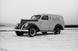 Ford varebil fra Nidar Chokoladefabrik A/S.