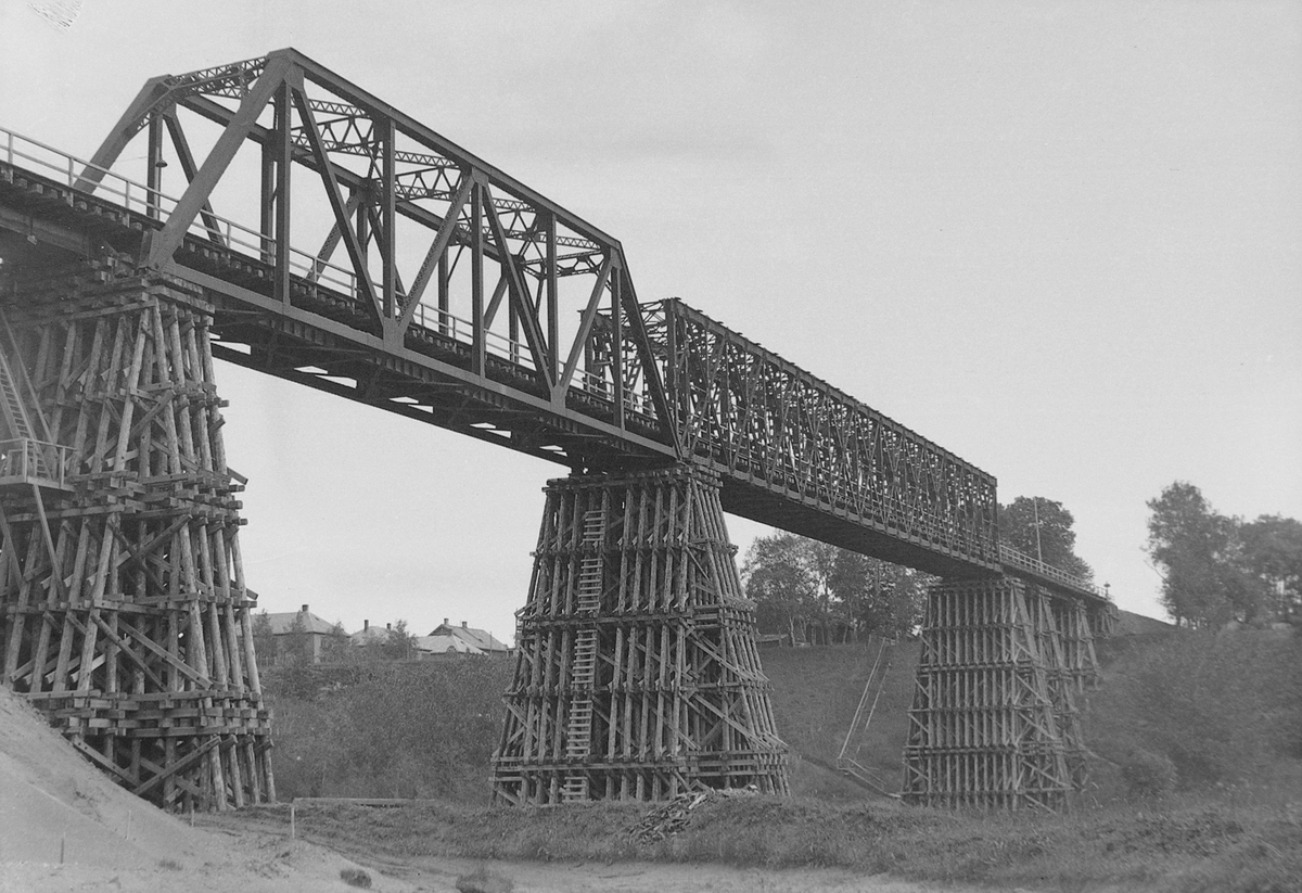 Ny jernbanebro over Nidelva