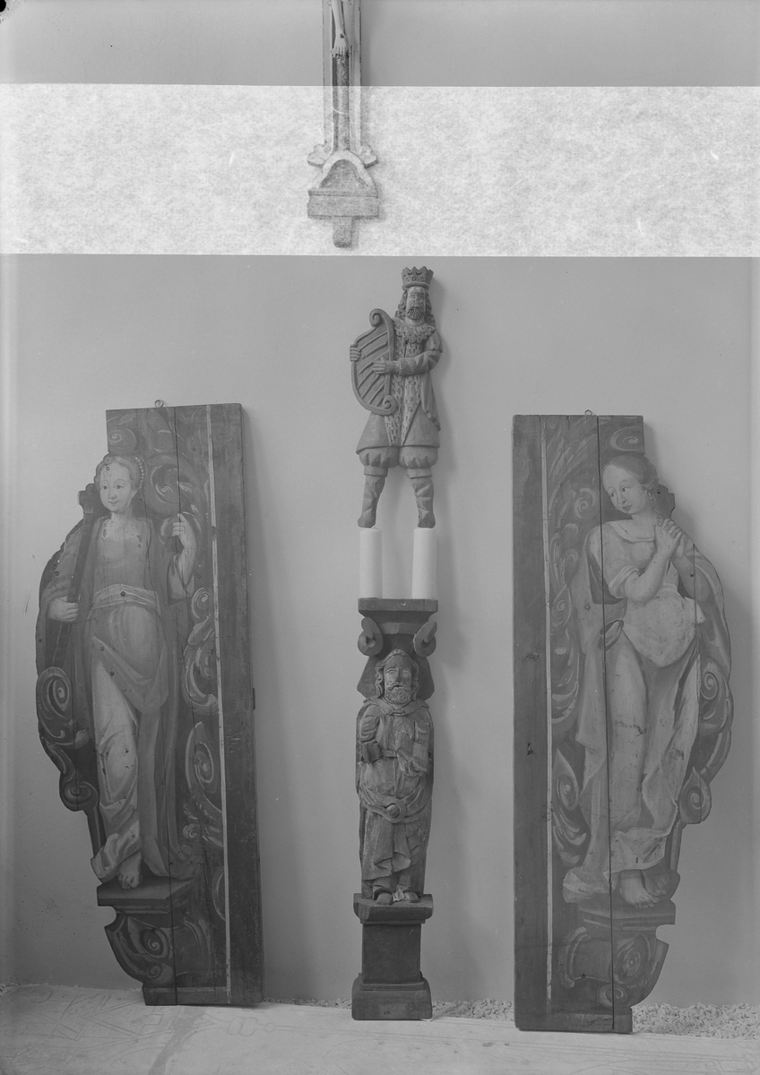Forskjellige kirkegjenstander fra Vitenskapsmuseets Oldsaksamling