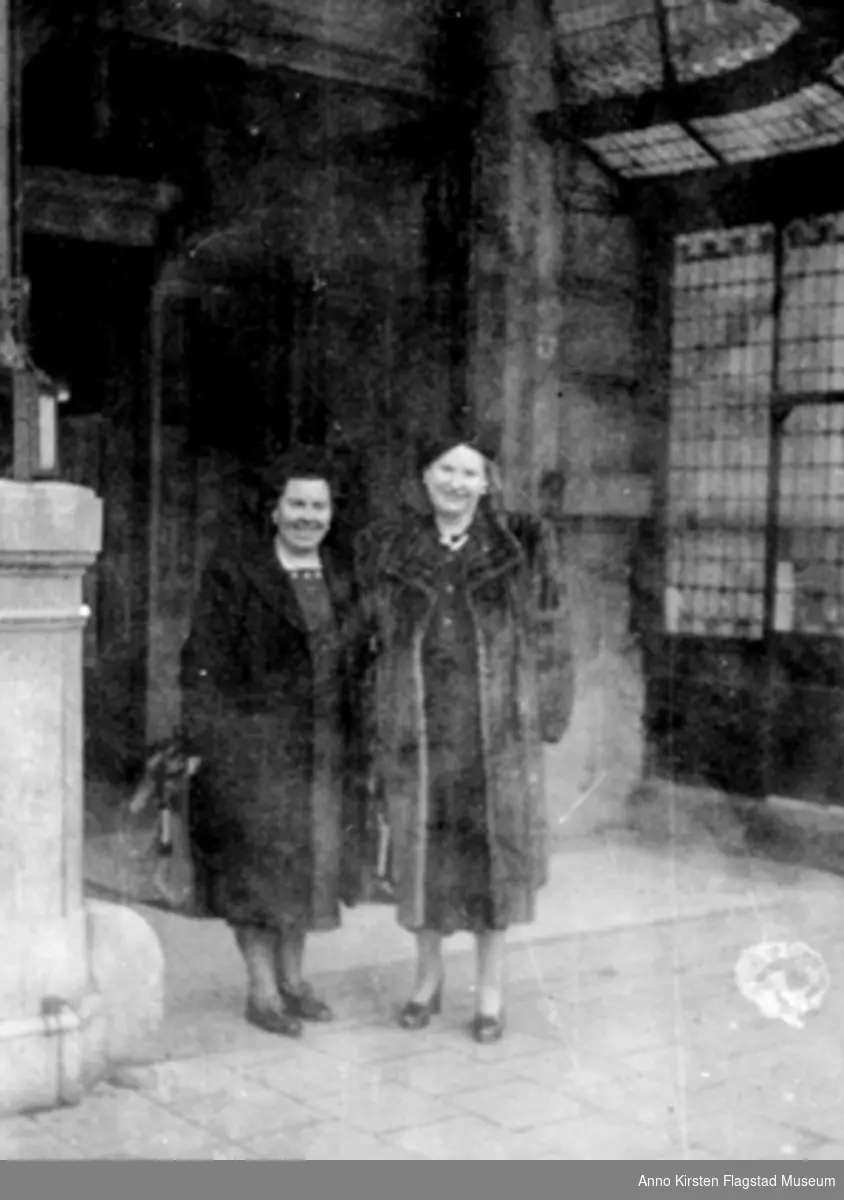 Joyce Leak og Kirsten Flagstad i Haag februar 1948. Joyce Leak and Kirsten Flagstad in Hague February 1948. 