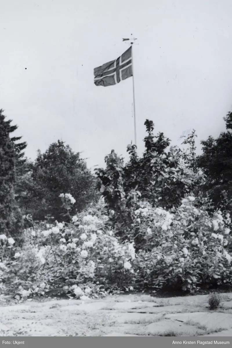 Flaggstanga på Kirsten Flagstads hjem Amalienborg i Kristiansand. The flagpole at Kirsten Flagstad's home Amalienborg in Kristiansand, Norway. 