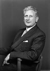 Dr. Einar Lundby, portrett. 28. 10. 1952. 
Einar Lundby – u