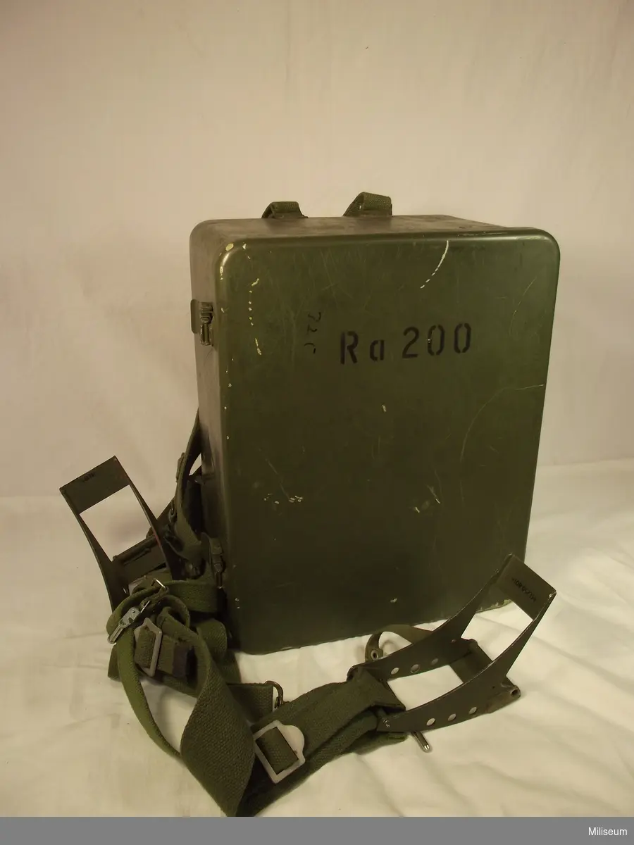Radiostation 200
Tillbehör: Tillbehörslåda (i låda 295) och generator.