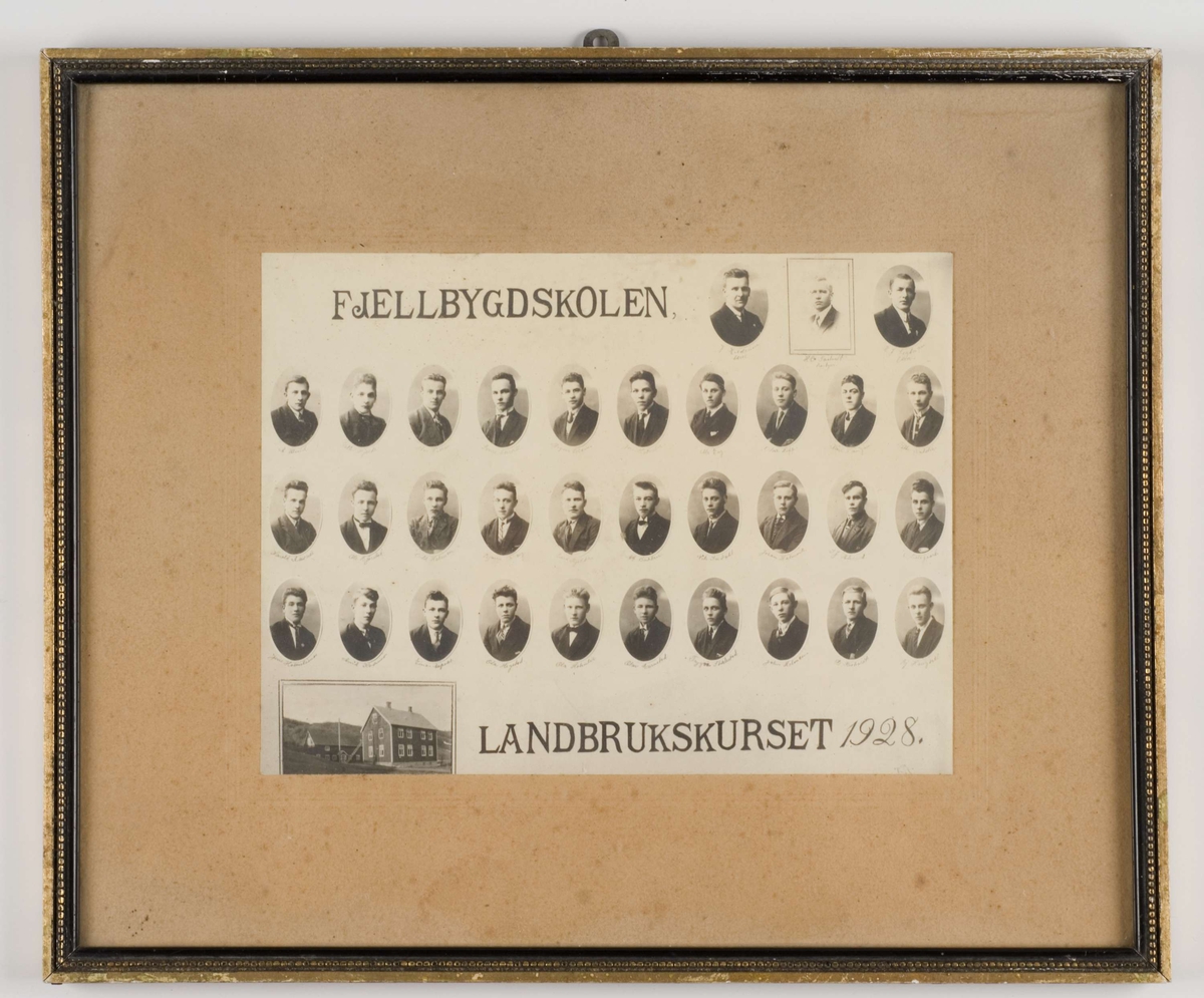 Landbrukskurset i Verdal 1928. Jon Wohlens far Magnus Wohlen nr. 5 fra venstre i øverste rekke