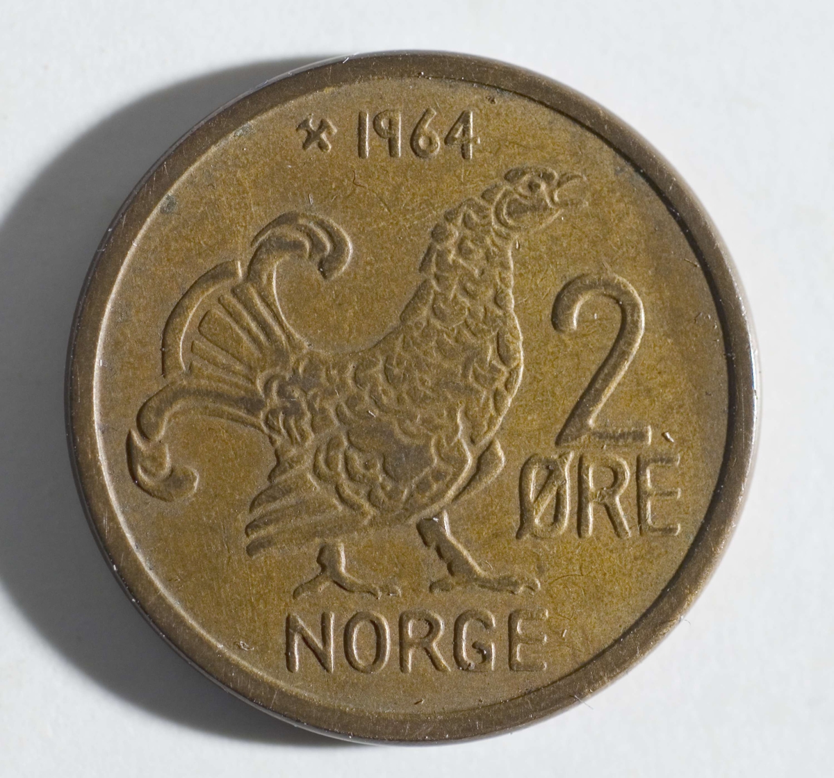 2-øre, datert 1964, med kong Olav den femtes monogram