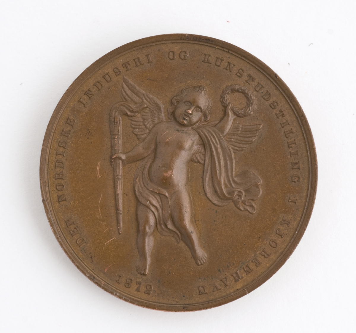 Rund medalje i etui. Kong Christian IXs portrett i profil samt løvkrans på den ene siden.