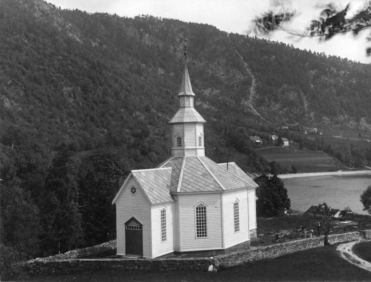 Lavik kirke (292), Høyanger.
