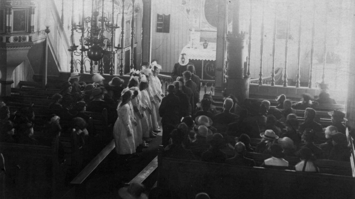 Konfirmasjon i Tromøy kirke, Arendal, Aust-Agder, 1920.