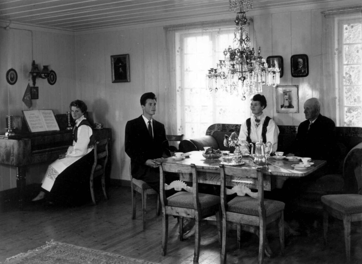 Helgeby, Nes, Ringsaker, Hedmark. Storgårdsundersøkelser ved dr. E. Engelstad 1957.
